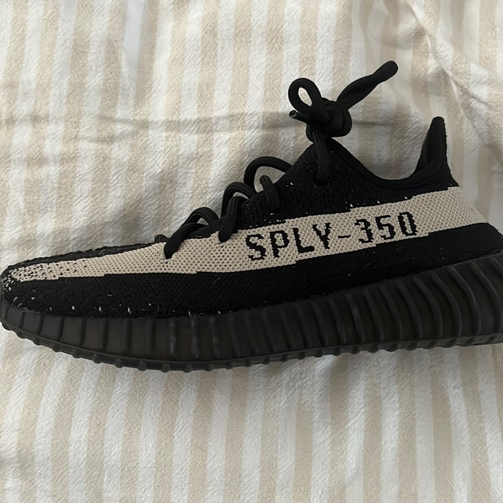 Authentic Adidas Yeezy Boost 350 V2 (Oreo)